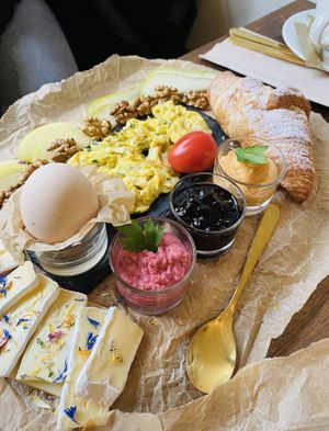 Vegetarian Brunch at OIS.IN.AN in Vienna