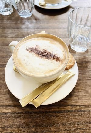 Wiener Melange at OIS.IN.AN in Vienna