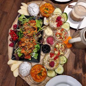 Brunch Platte  #Veganuary at OIS.IN.AN in Vienna