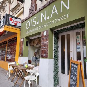 Eingang  #Veganuary at OIS.IN.AN in Vienna