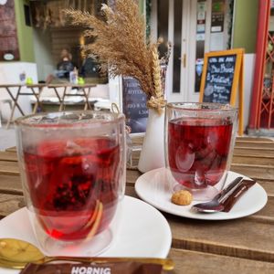 Tee #Veganuary at OIS.IN.AN in Vienna