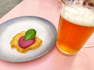 Free tapa with your beer at Dinamita Perfumada in Madrid