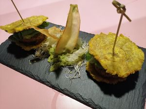 hamburguesitas at Dinamita Perfumada in Madrid
