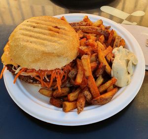 Double Cheeseburger with fries (all vegan) at Veggy Box in La Garde