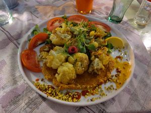 Cauliflower with hummus at Bookeria in Rovinj
