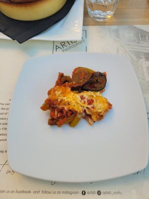 Vegtables in clay placed on appetizer table at Artisti in Corfu