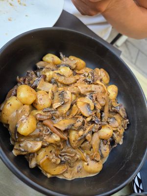Fresh gnocci with truffle and mushrooms at Artisti in Corfu