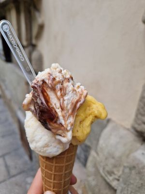 Pera e cardamomo, arachidi al caramello salato, loto speziato. TUTTO Veg 😍 at Gelateria Cipriani in Pistoia