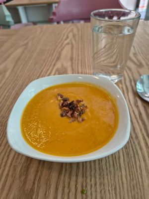 Cream of Apple and Carrot soup with roasted Walnuts at Sattva Vegan in Vienna