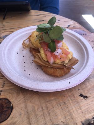 Montadito hash with egg at Lokales in Bayamon