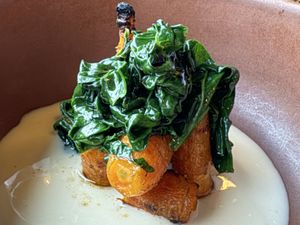 Zanahorias baby con espinacas y crema de ajoblanco  at Mi Candelita in Banugues