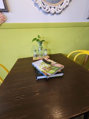 Books on tables at Lana's Healthy Bistro & Juice in San Juan