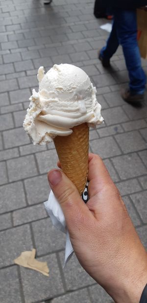 Hazelnut at Oyya in Ghent