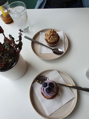 Caramel and blueberry cupcakes at Vegateau in Montreal