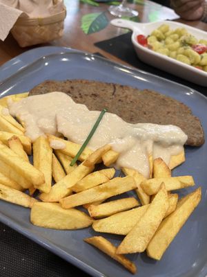 Seitan with sauce and fries  at Contracorriente in Ourense