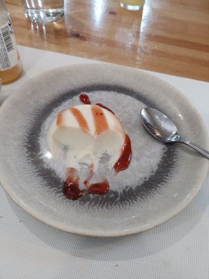 Flan? 🍍? at Contracorriente in Ourense