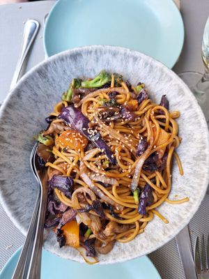 Wok de noodles at Contracorriente in Ourense