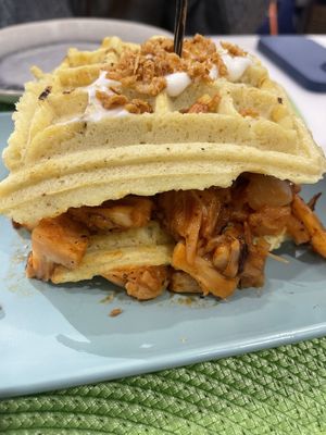 Gofre de patacas con vegan bbq pulled pork  at Contracorriente in Ourense