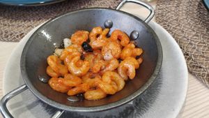 Gambas al ajillo at Contracorriente in Ourense
