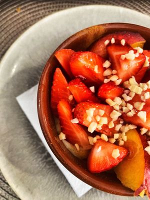 Cremoso de vainilla con fresas 🍓   at Contracorriente in Ourense