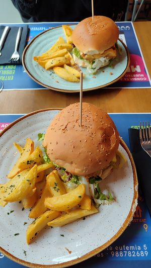 Hamburguesa at Tizar Gourmet Restaurante y Taperia in Ourense