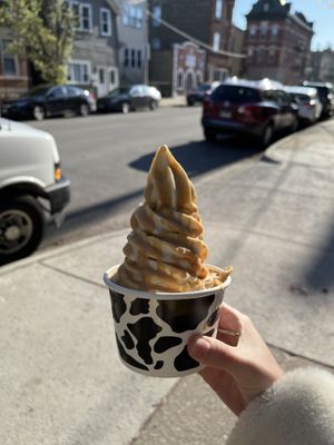 Vanilla large cup with peanut butter shell 😋  at Vaca's Creamery in Chicago