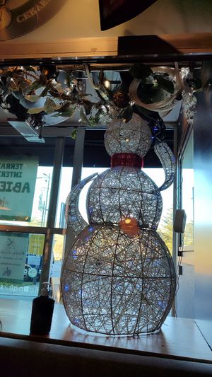 Decoración navideña at Bekas Snack Bar Cafe in Ourense