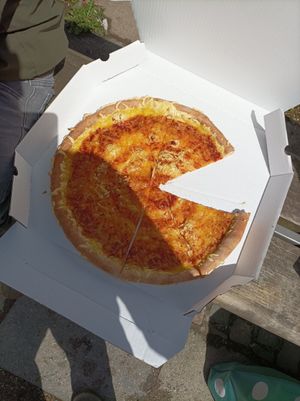 Pacman Pizza 😜 large Margherita at Smiley's Pizza - Altona in Hamburg