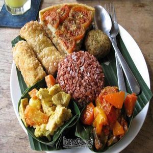 Nasi campur, tomato coca (vegan quiche), falafel at Warung Sopa - Jl Sugriwa in Ubud