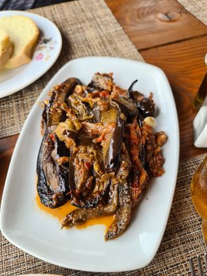 Gefüllte Aubergine at Eni Traditional Food in Berat