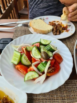 Salat der Saison at Eni Traditional Food in Berat