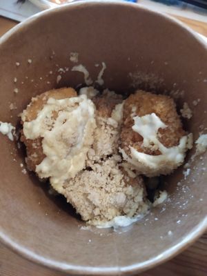 Cauliflower wings with truffles mayonnaise and cashew cheese at Loco Sushi in Hamburg