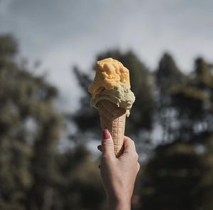 Pistachio and mango ice cream at UAO by Mú - Healthy Italian Gelato in Lisbon