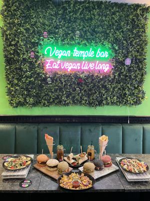 #EatVeganLiveLong Vegan Temple Bar FOODDDD at Vegan Temple Bar in Amsterdam