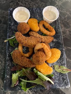 try-out party-mix (bitterballen, chicken nuggets, onion rings, avocado fries)  at Vegan Temple Bar in Amsterdam