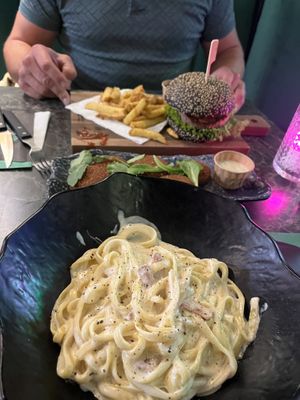 Carbonara pastas 🌱 & Smokey temple burger 🍔   at Vegan Temple Bar in Amsterdam