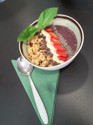 Smoothie bowl at MAU Kattencafé in Genk