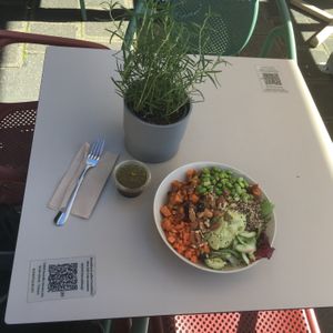 Avocado bowl at Kaspar Schmauser in Nuremberg