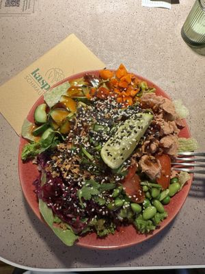 Tuna bowl with peanut sauce 😋  at Kaspar Schmauser in Nuremberg