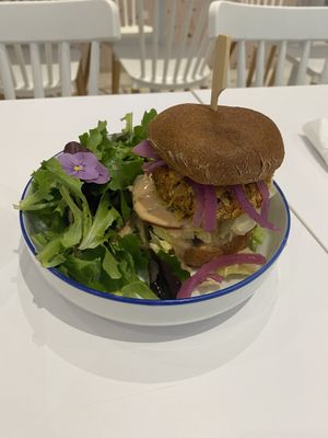 Burger  at Charli's Crew in Paris