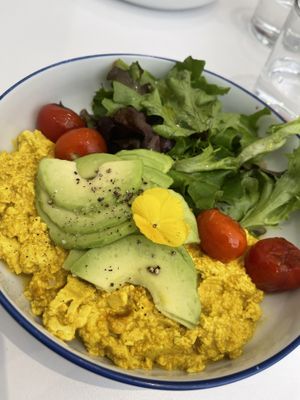 Tofu bowl  at Charli's Crew in Paris