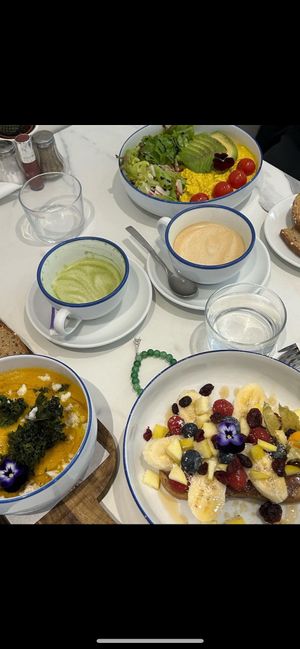 Several brunch optionss  at Charli's Crew in Paris