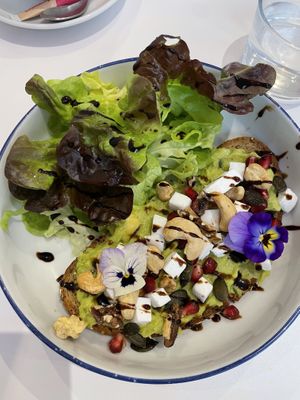 Avo toast   at Charli's Crew in Paris
