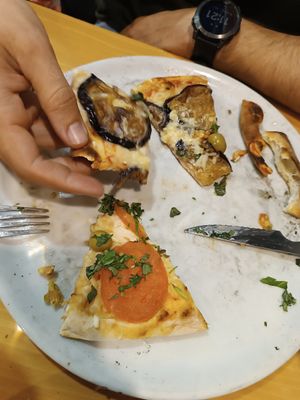 Berenjena and Albahaca (almost finished bc we forgot to take the pic sooner) at Pizzeria Nando in Sant Joan Dalacant