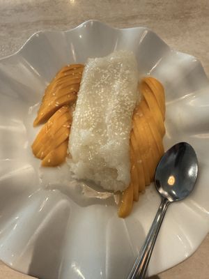 khao niao mamuang (10/10 for real, Thailand quality)  at My Thai & Vegan in Irving