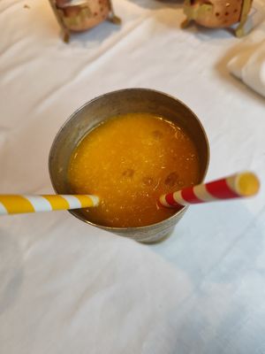 Batido de mango sin leche (era enorme y estaba rico) at Royal Tandoori in Oviedo