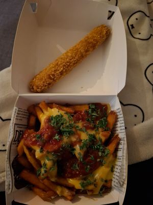 Tofucorn en vegan loaded fries at Eetcafé 't Raadhuys in Aalten