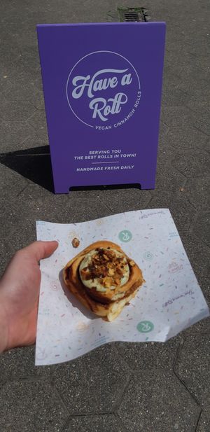 Cinnamon roll with pistache topping at Have a Roll in Antwerpen