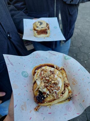 Maple Pecan + Mokka rolls at Have a Roll in Antwerpen