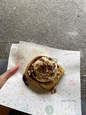 pecan cinnamon roll  at Have a Roll in Antwerpen